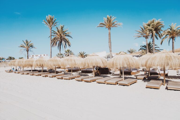 beachouse-ibiza-dedicated-campaign-may-2022-08 Ξαπλώστρες vestal